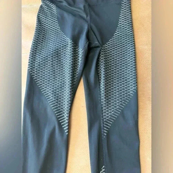Women’s Nike Zonal Strength Tights Black And Gray Size Small 25.5” Inseam - Picture 4 of 11